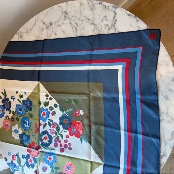 Tory burch silk square scarf - Picture 5 of 6